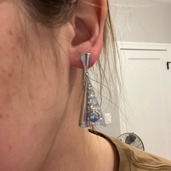 Silver earrings with blue crystal - Picture 4 of 4